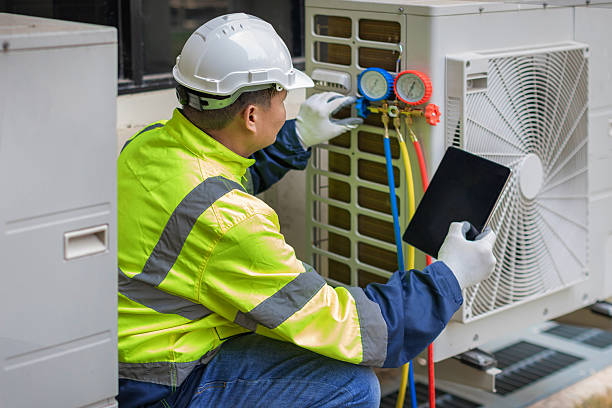 Professional Hvac technician working in Fredericksburg, IA